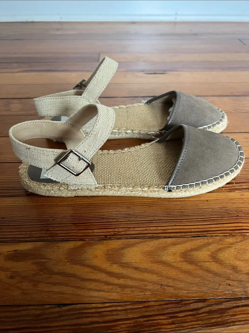 DV Dolce Vita Taupe Suede Flat Espadrilles Ankle Strap Sandals Size 8.5